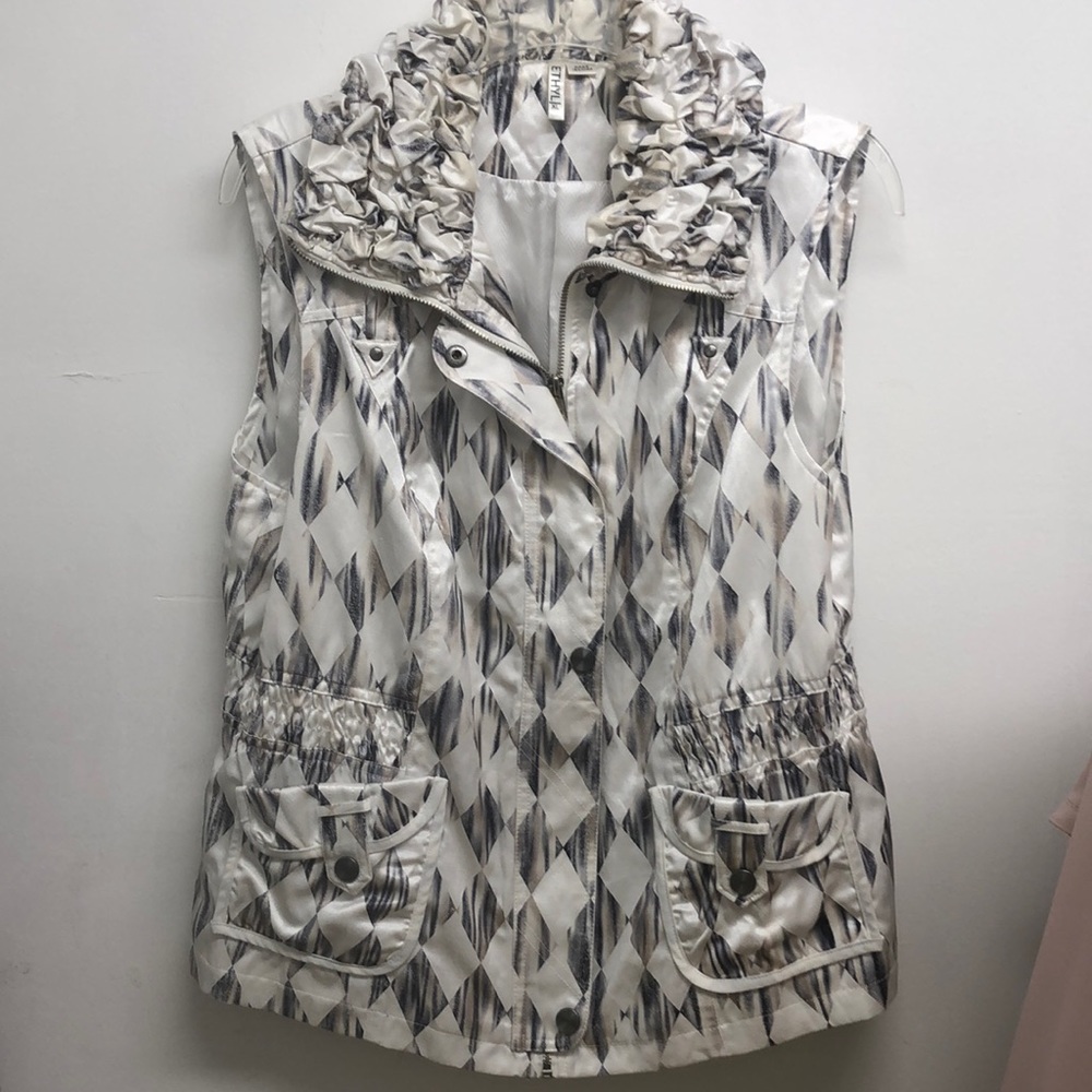 Ethyl Vest‎